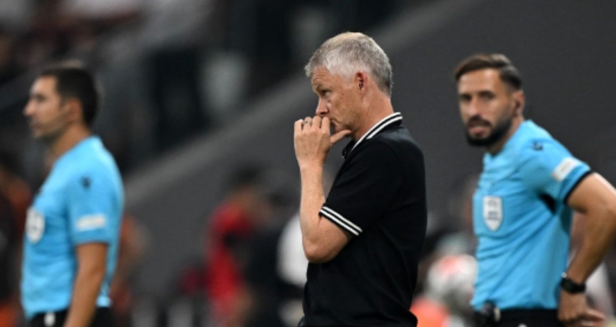 Solskjaer'ın Kırılan Hayalleri: Beşiktaş, Türkiye Kupası'nda Göztepe'ye Elendi!  
Bu başlık, duygusal vurguyu ("Kırılan Hayaller") öne çıkarır, anahtar kelimeleri (Beşiktaş, Türkiye Kupası, Göztepe) doğal şekilde entegre eder ve özgün bağlamı korurken SEO optimizasyonu sağlar[1][2][3].