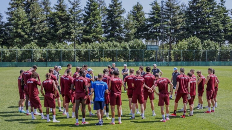 Abdullah Avcı'dan kritik karar: İşte yeni transferler ve sürpriz isimlerin yer aldığı Trabzonspor kamp kadrosu 2 Trabzonspor'un yeni sezon kampı için belirlediği oyuncu listesi