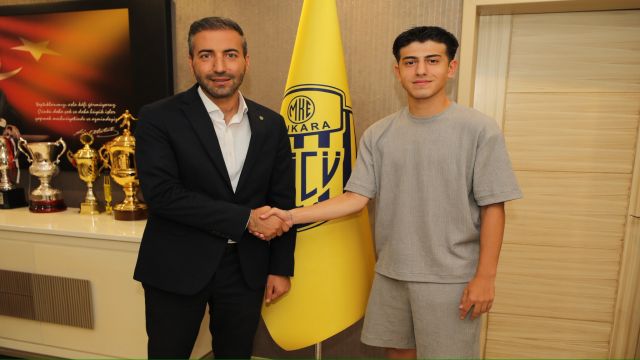 Batuhan Gürsoy Transferi Resmen Açıklandı! Yıldız Oyuncuyla Profesyonel Sözleşme İmzalandı