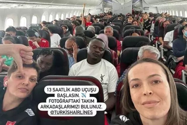 VNL Finalleri'nde Filenin Sultanları Ekonomi Sınıfı Skandalı! Polonya Yolculuğunda Tepki Çeken Görüntüler 2 Filenin Sultanları ekonomi sınıfında yolculuk yaparken