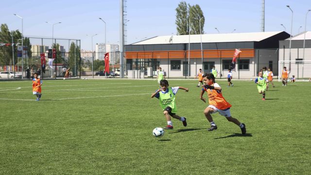 ABB'den Çocuklara Futbol Keyfi: Ücretsiz Yaz Kursları Başladı!