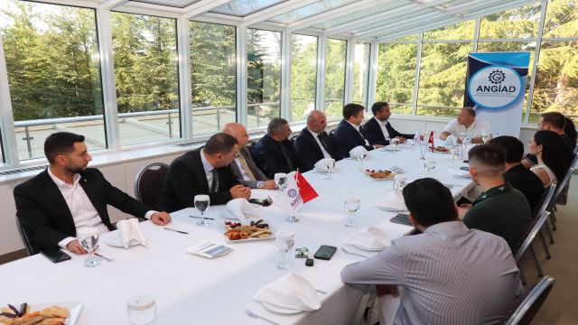 ANGİAD, Ankaragücü'ne Dev Forma Desteğiyle Taraftarları Sevindirdi!  
Son Dakika: ANGİAD'dan Ankaragücü'ne 440 Formalık Destek  
Ankaragücü'ne Süpriz Destek: ANGİAD 440 Forma Bağışladı!  
ANGİAD'ın Ankaragücü'ne 440 Forma Katkısı Taraftarlara Umut Oldu  
Ankaragücü'ne 440 Formalık Destek: ANGİAD'dan Kulübe Anlamlı Jest  
Sarı-Lacivertli Ekibe Büyük Destek: ANGİAD 440 Forma Satın Aldı!