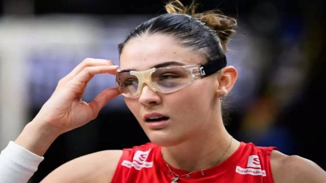 Zehra Güneş Gözlük Takma Nedenini Açıkladı: 'Bir Kısmımı Göremiyorum!' (19 Haziran 2025)