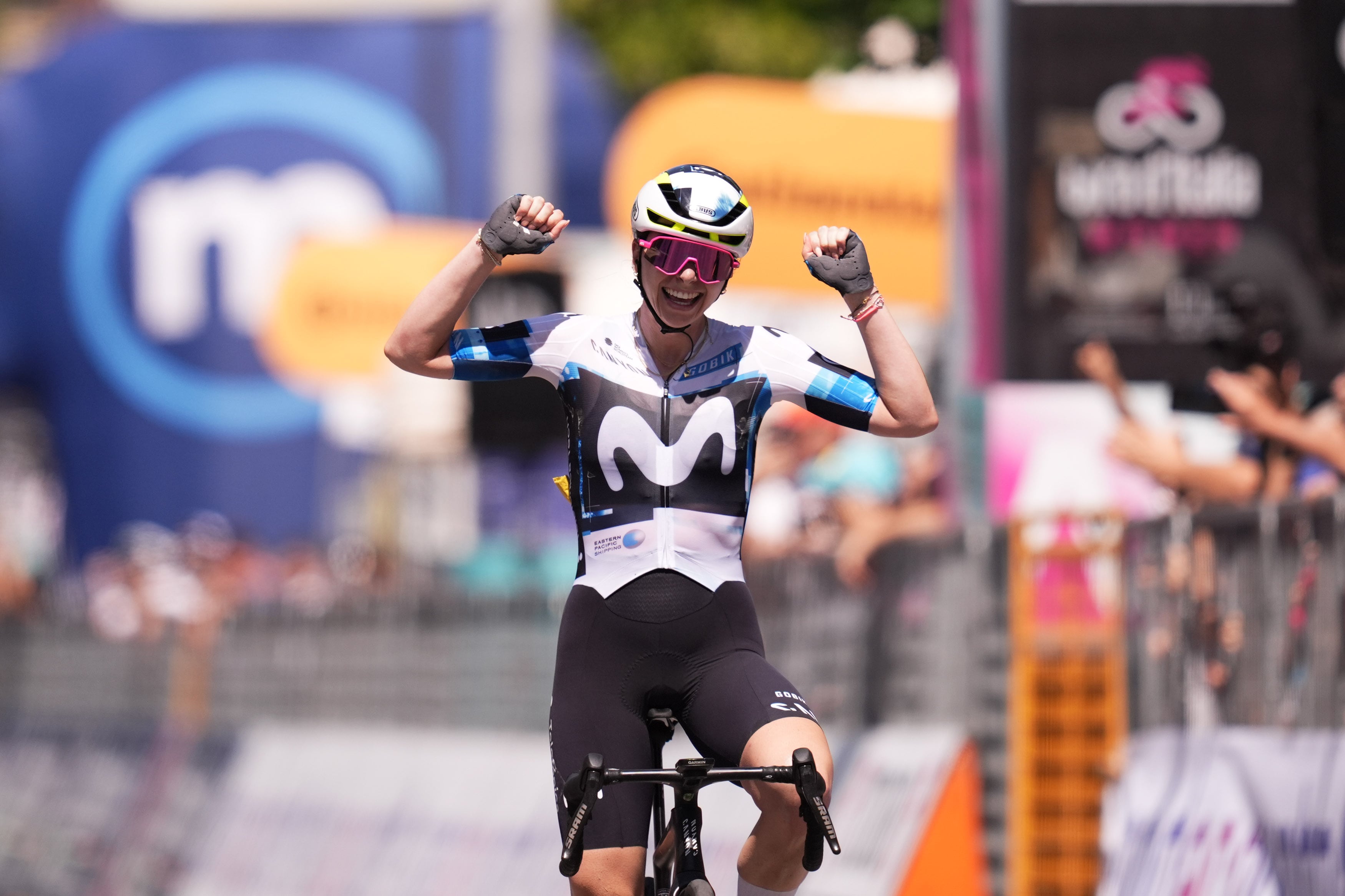Liane Lippert Giro d'Italia Women 2025'te İkinci Zaferini Kazandı - Movistar Takımı İçin Çifte Başarı 2 Lipper celebra su triunfo en la 6ª etapa del Giro Women.